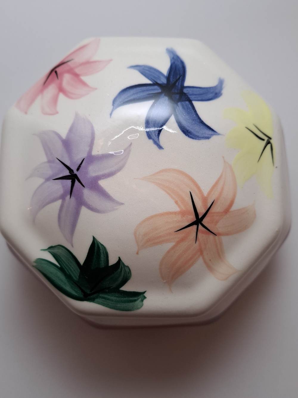 Gail Pittman Octagonal Trinket Dish w/Lid, Signed by Artist